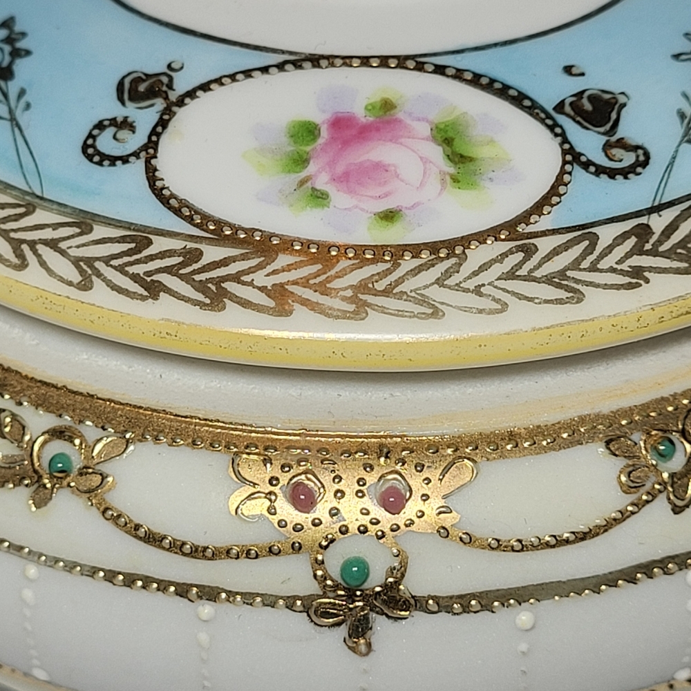 NIPPON Vintage, Late 1800s, Hand-Painted Porcelain Hair Receiver With Gold Gilt - Picture 3 of 11